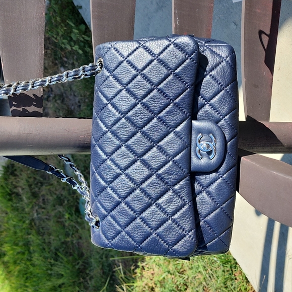 TRADED Chanel Easy Jumbo Flap in Lambskin - Picture 10 of 11